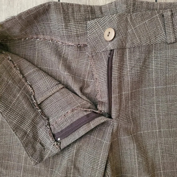 VINTAGE | Y2K 2000s Grey Beige Bermuda Trousers (Size 7/8) - Picture 3 of 5